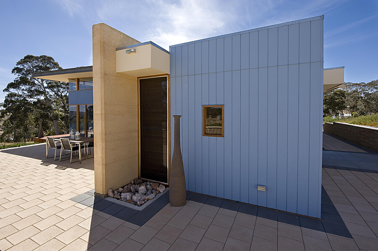 Birdwood Art House - A contemporary architecturally designed home - paved courtyard
