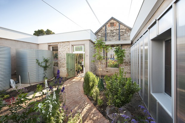 Sustainably renovated bluestone cottage Parkside